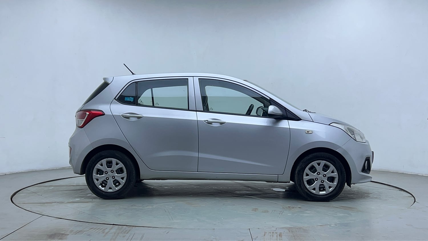 Used 2015 Hyundai Grand i10 Magna 1.2 Kappa VTVT Petrol Manual exterior RIGHT SIDE VIEW
