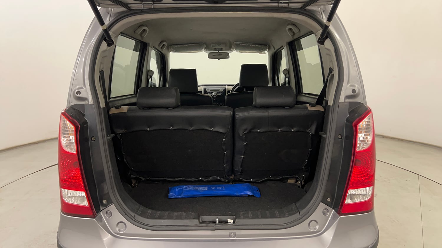 Used 2017 Maruti Suzuki Wagon R VXI Petrol Manual interior DICKY INSIDE VIEW