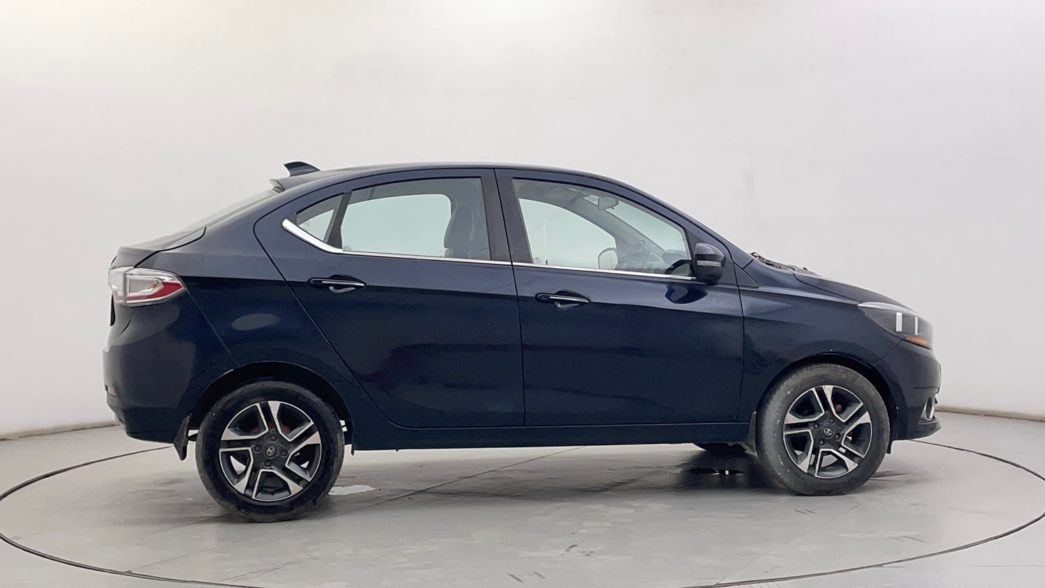 Used 2019 Tata Tigor Revotron XZA Petrol Automatic exterior RIGHT SIDE VIEW