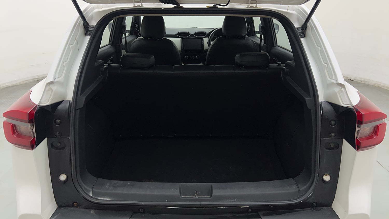 Used 2021 Nissan Magnite XE Petrol Manual interior DICKY INSIDE VIEW
