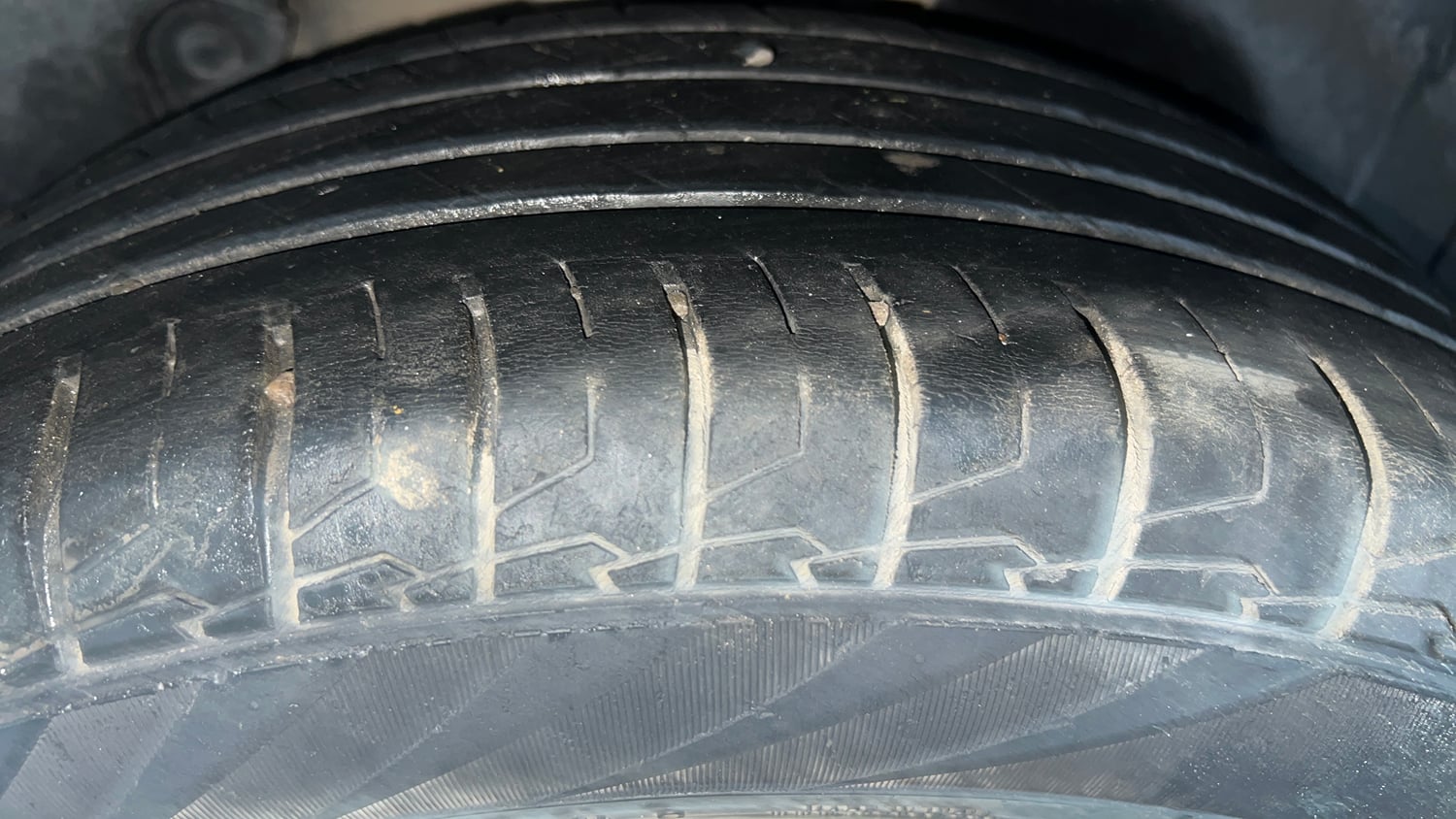 Used 2021 kia Seltos HTX IVT 1.5 Petrol Automatic tyres RIGHT REAR TYRE TREAD VIEW
