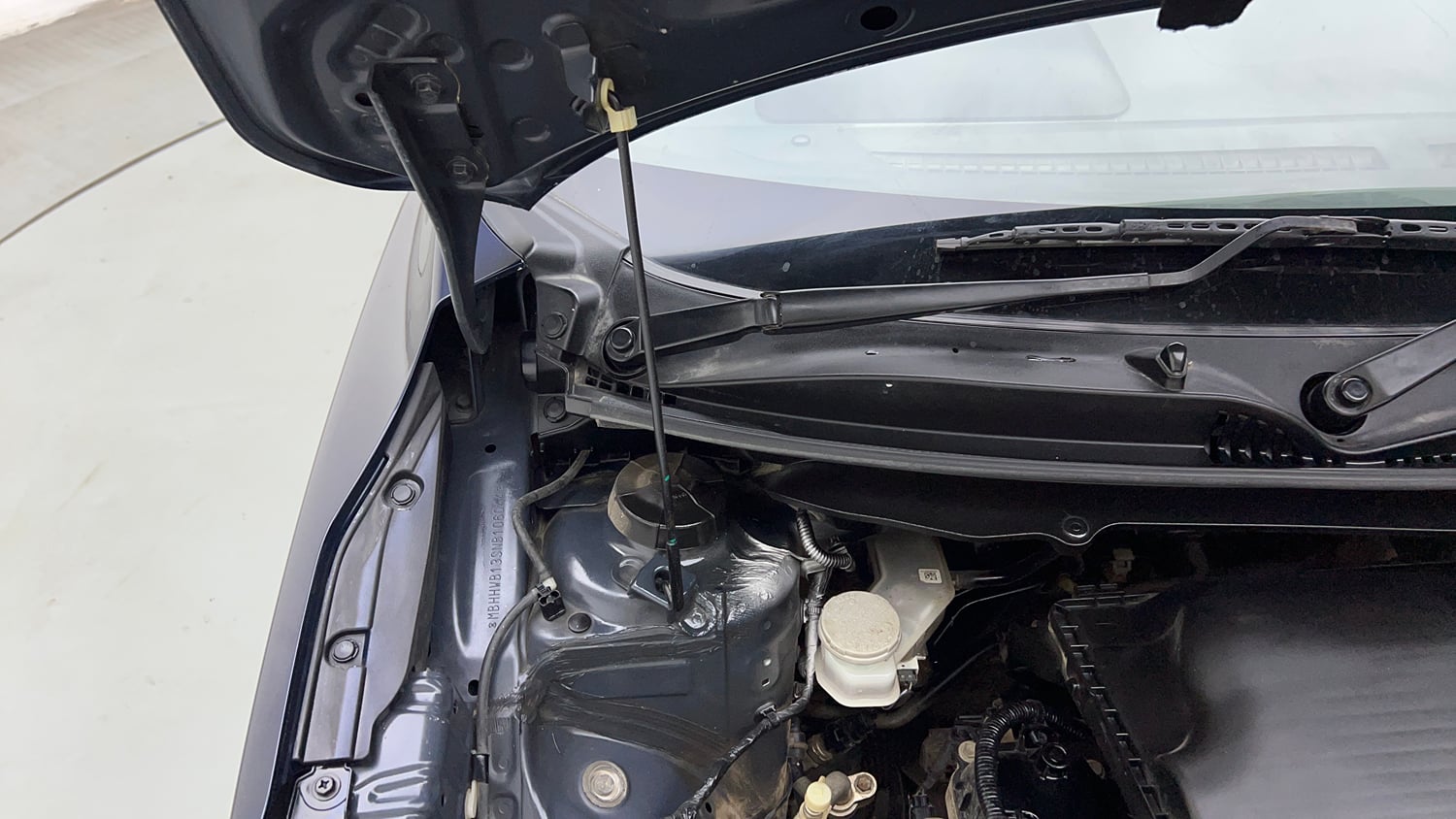 Used 2022 Maruti Suzuki Baleno Alpha MT Petrol Manual engine ENGINE RIGHT SIDE HINGE & APRON VIEW