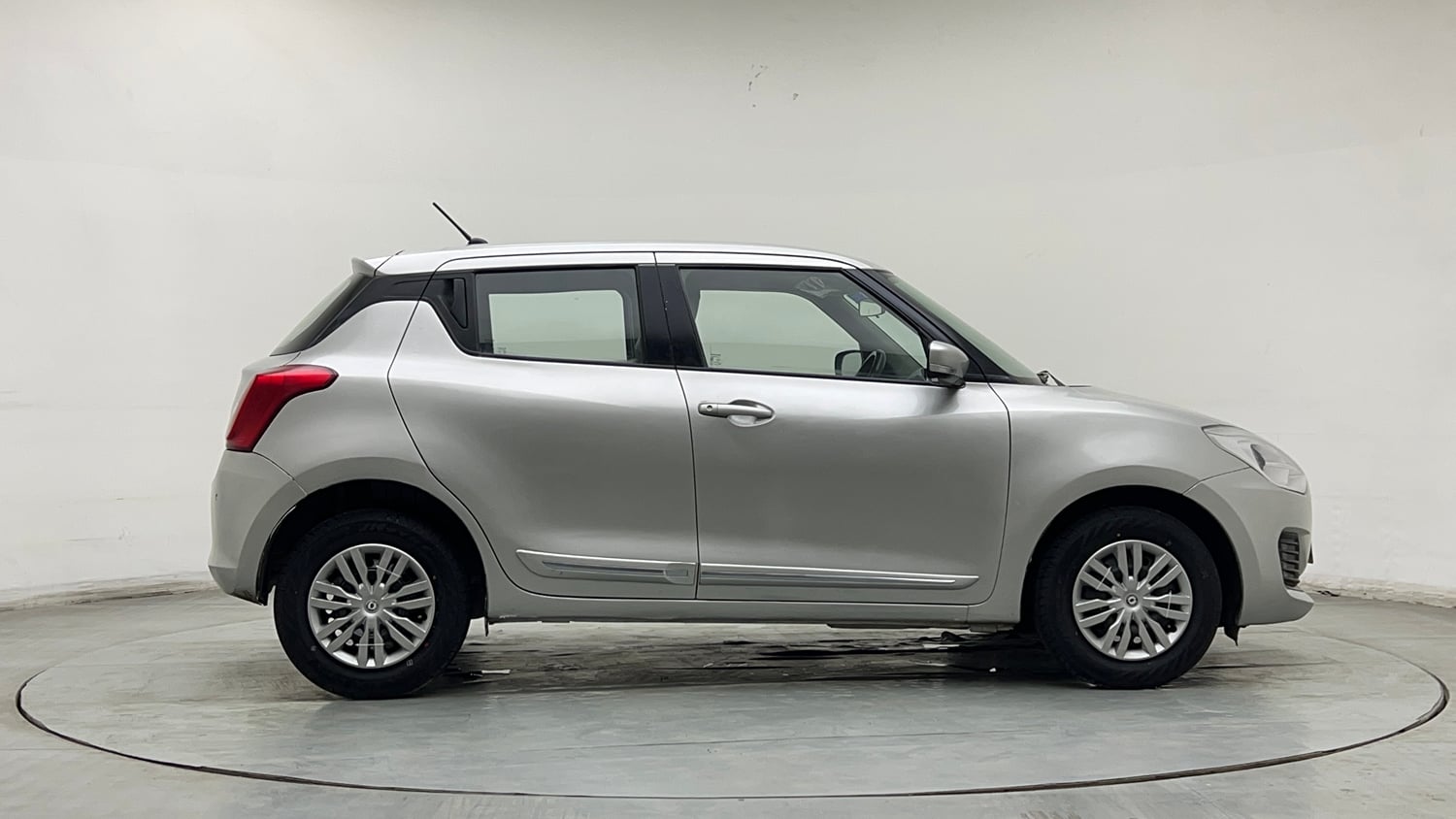 Used 2021 Maruti Suzuki Swift VXi AMT Petrol Automatic exterior RIGHT SIDE VIEW