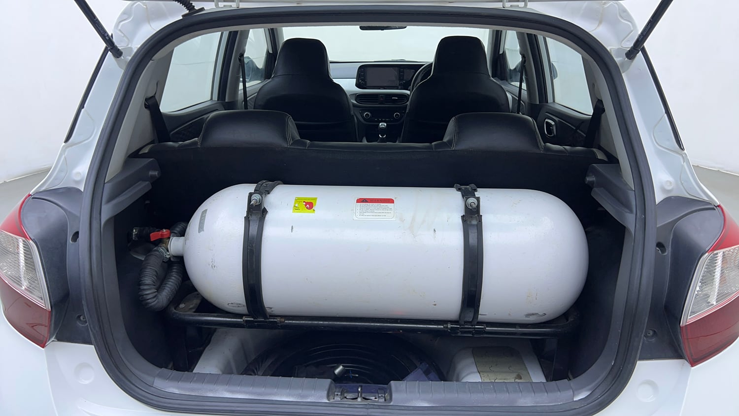 Used 2022 Hyundai Grand i10 Nios Sportz 1.2 Kappa VTVT CNG Cng Manual interior DICKY INSIDE VIEW