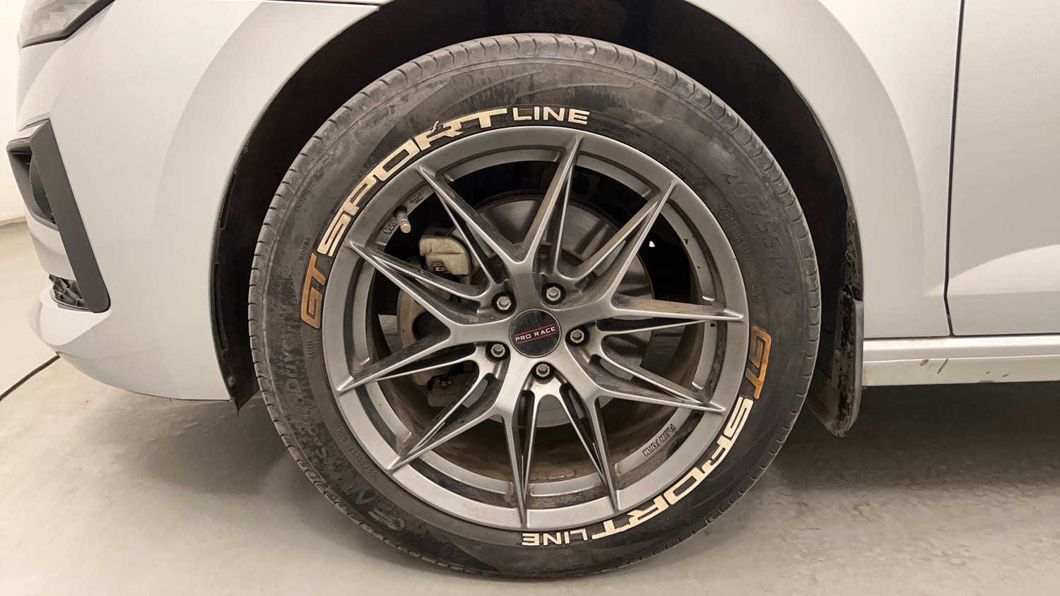 Used 2023 Skoda Slavia Ambition 1.5L TSI MT Petrol Manual tyres LEFT FRONT TYRE RIM VIEW
