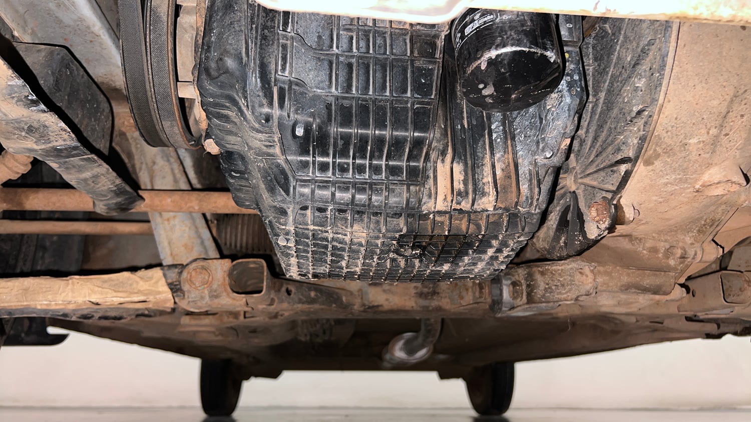 Used 2017 Renault Kwid 1.0 RXT Petrol Manual extra FRONT LEFT UNDERBODY VIEW