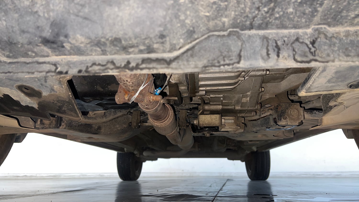 Used 2018 Tata Nexon XM Petrol Manual extra FRONT LEFT UNDERBODY VIEW