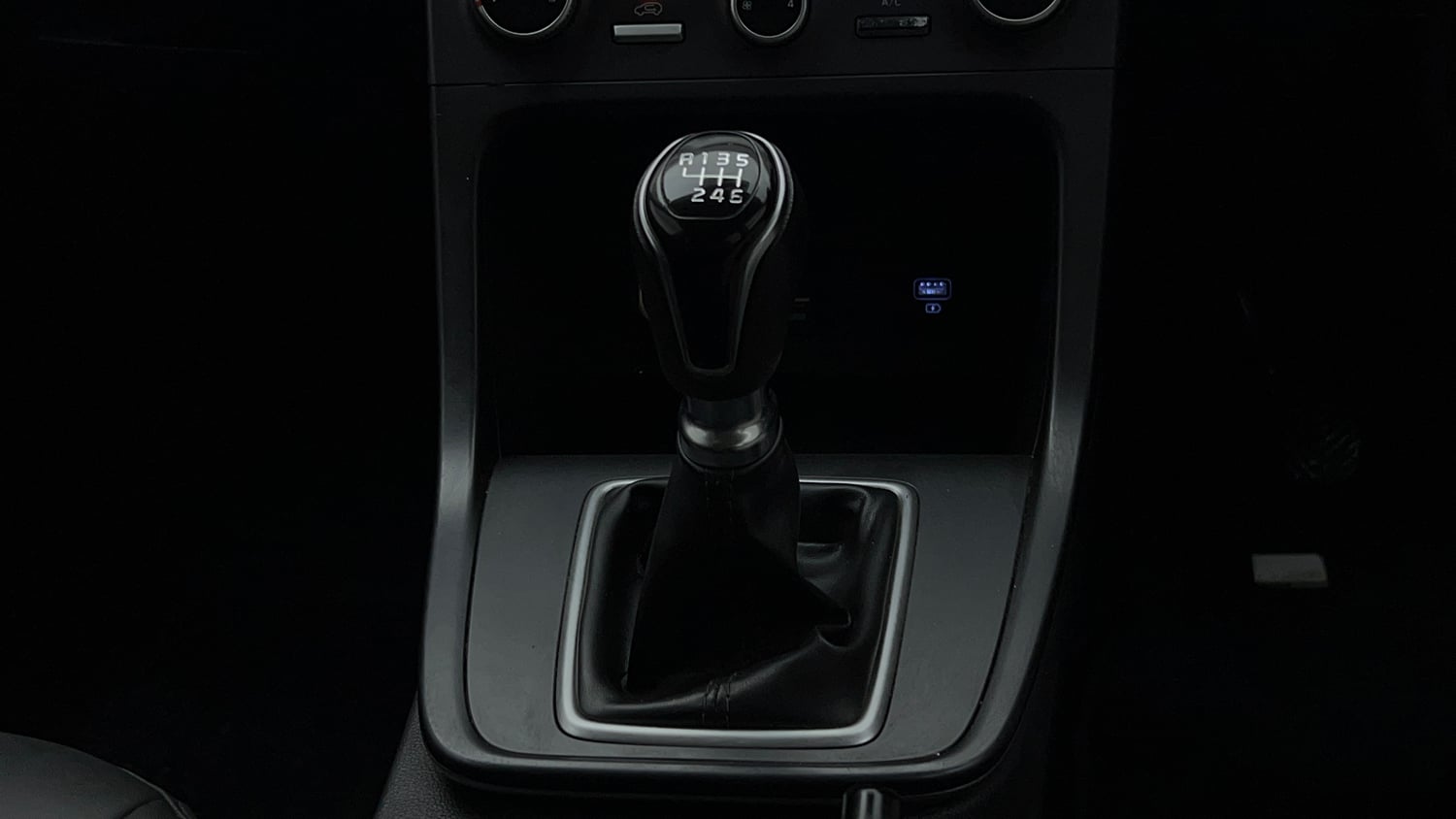 Used 2022 Hyundai Creta EX 1.5 Petrol Petrol Manual interior GEAR  KNOB VIEW
