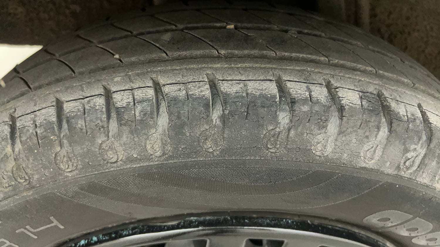 Used 2020 Renault Kwid 1.0 RXT AMT Opt Petrol Automatic tyres RIGHT REAR TYRE TREAD VIEW