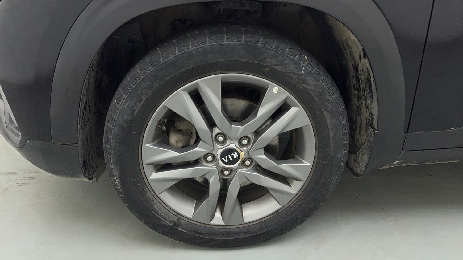 Used 2021 kia Seltos HTX IVT 1.5 Petrol Automatic tyres LEFT FRONT TYRE RIM VIEW