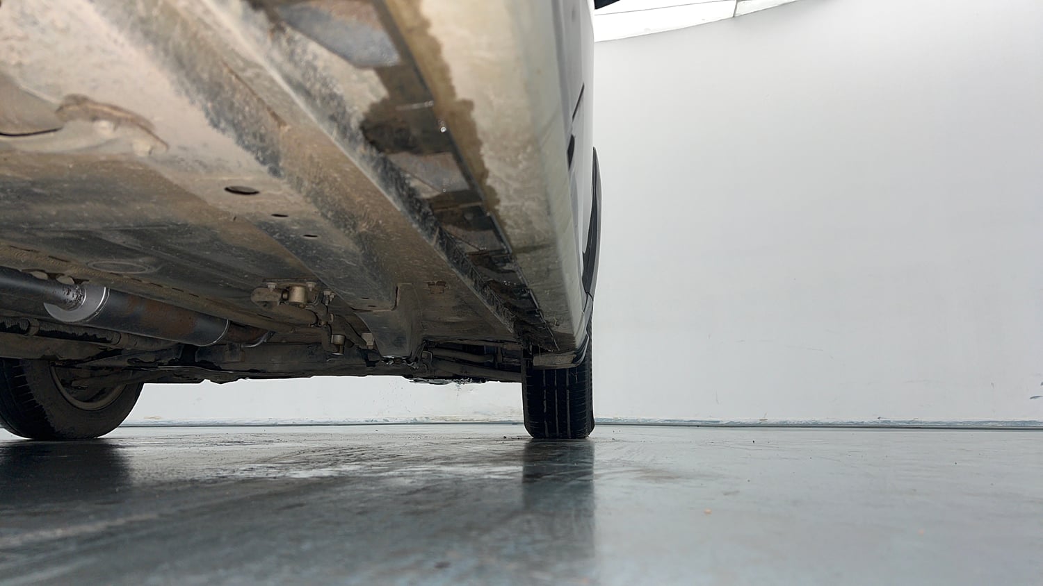 Used 2022 Maruti Suzuki XL6 Zeta MT Petrol Petrol Manual extra REAR RIGHT UNDERBODY VIEW