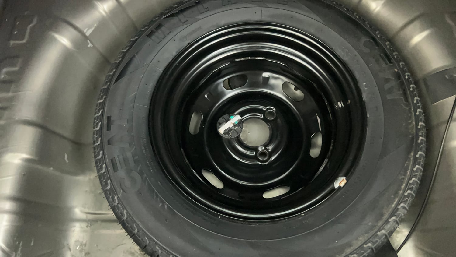 Used 2016 Renault Kwid RXL Petrol Manual tyres SPARE TYRE VIEW