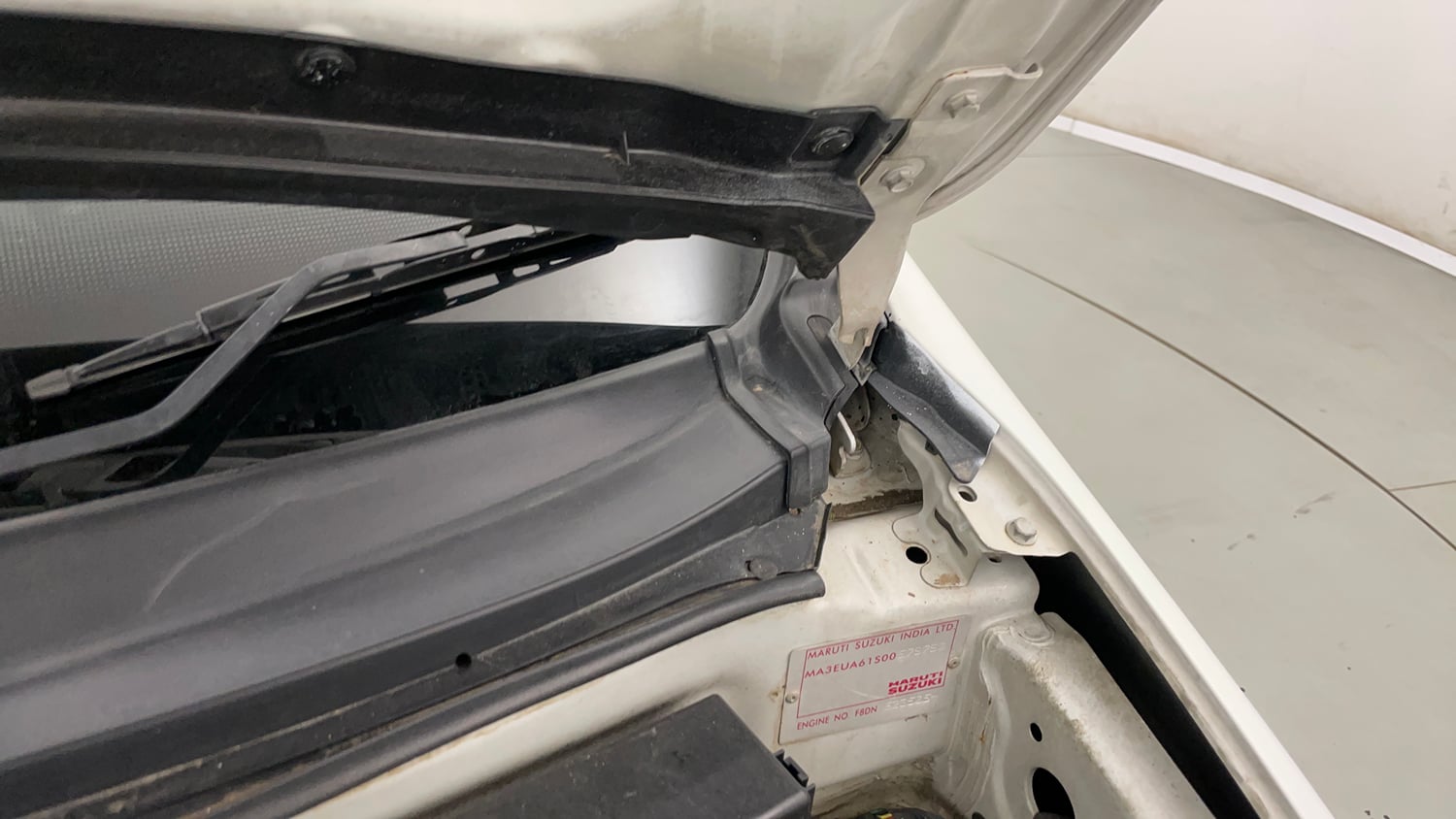 Used 2019 Maruti Suzuki Alto 800 LXi Petrol Manual engine ENGINE LEFT SIDE HINGE & APRON VIEW
