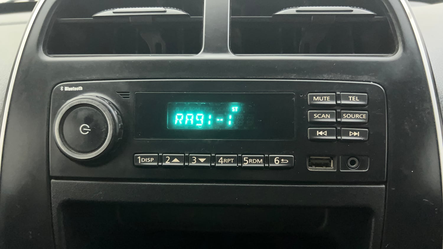 Used 2016 Renault Kwid RXL Petrol Manual top_features Integrated (in-dash) music system