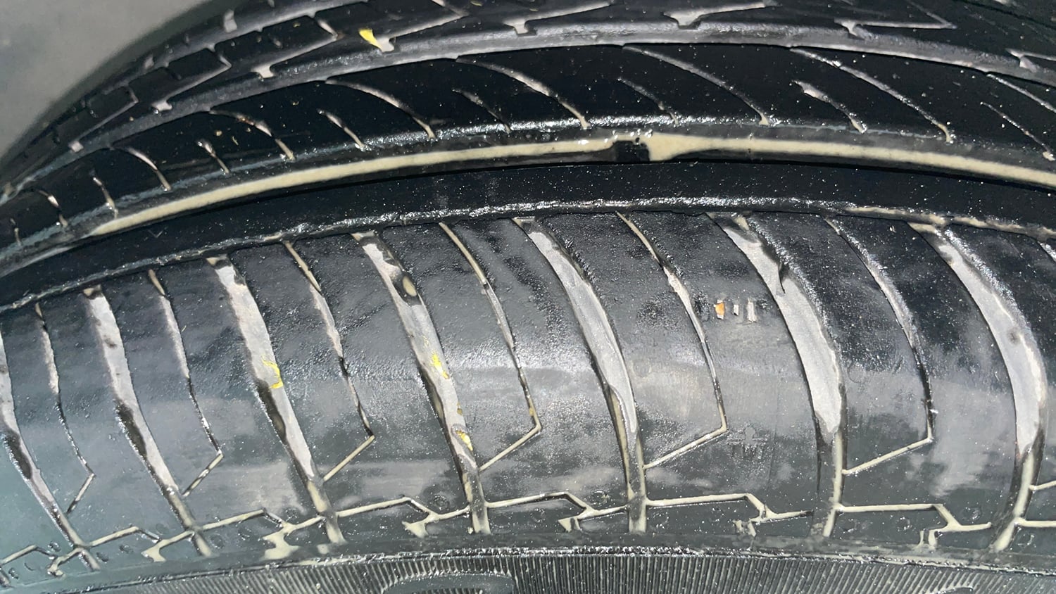 Used 2020 Hyundai Elite i20 Sportz Plus 1.2 Petrol Manual tyres LEFT FRONT TYRE TREAD VIEW