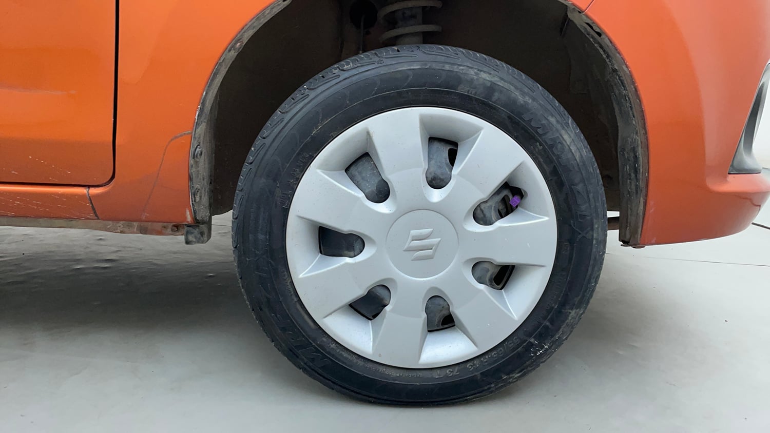 Used 2015 Maruti Suzuki Alto K10 VXi AMT Petrol Automatic tyres RIGHT FRONT TYRE RIM VIEW