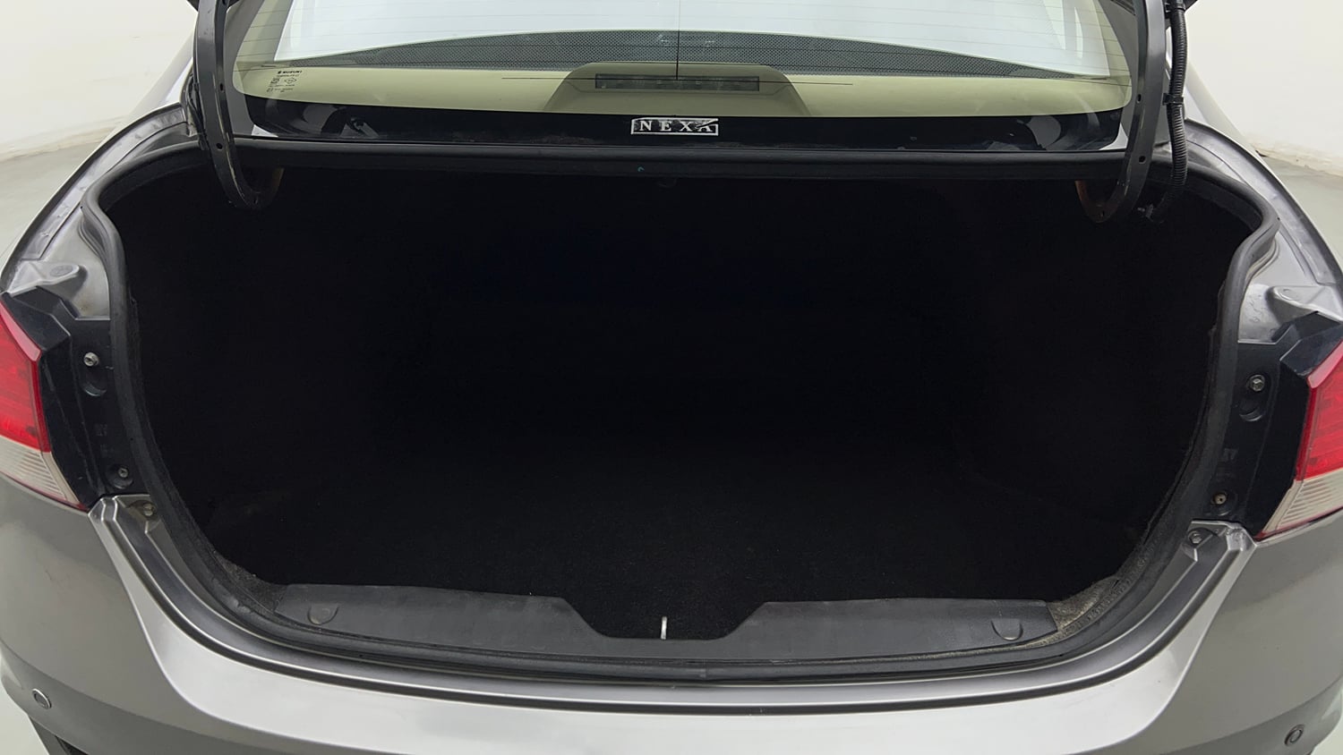 Used 2017 Maruti Suzuki Ciaz Alpha 1.4 MT Petrol Manual interior DICKY INSIDE VIEW