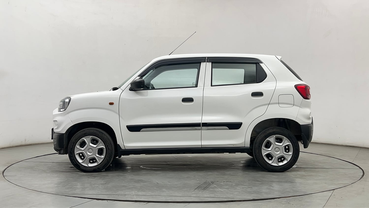 Used 2023 Maruti Suzuki S-Presso VXi Petrol Manual exterior LEFT SIDE VIEW