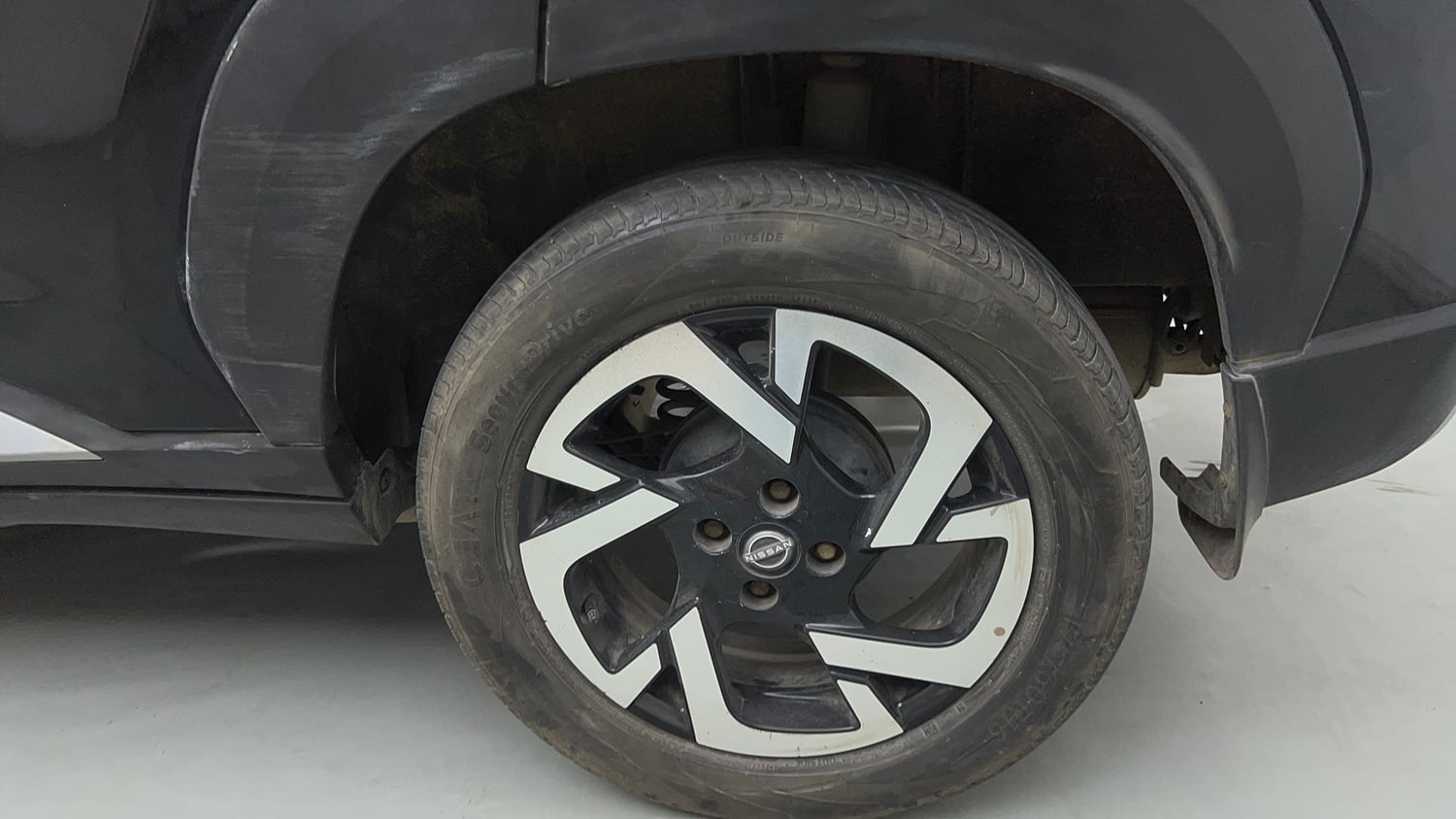 Used 2022 Nissan Magnite XV Premium Turbo CVT Petrol Automatic tyres LEFT REAR TYRE RIM VIEW