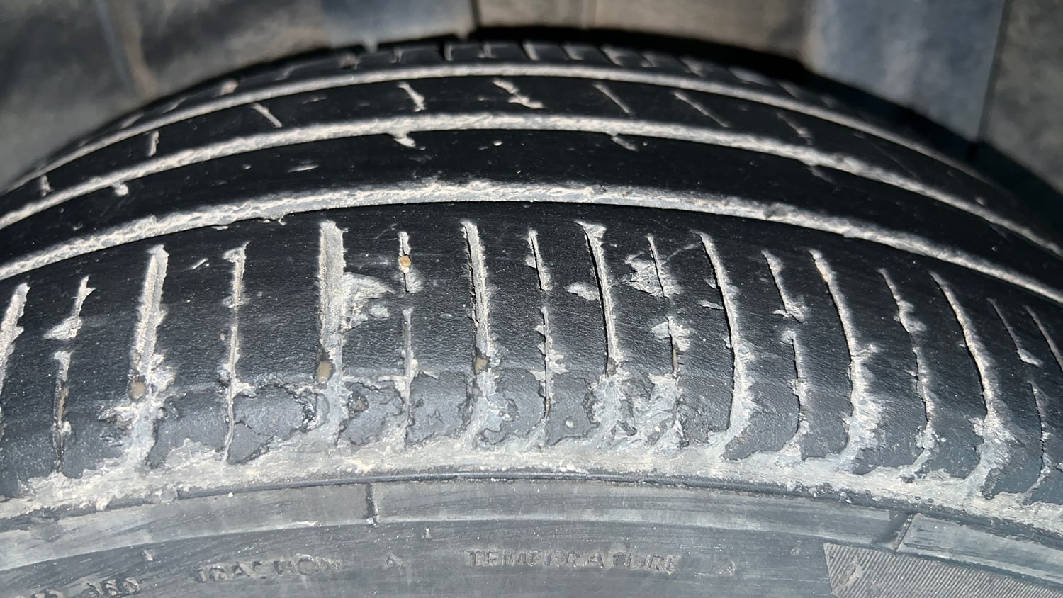 Used 2020 Renault Triber RXZ Petrol Manual tyres RIGHT REAR TYRE TREAD VIEW
