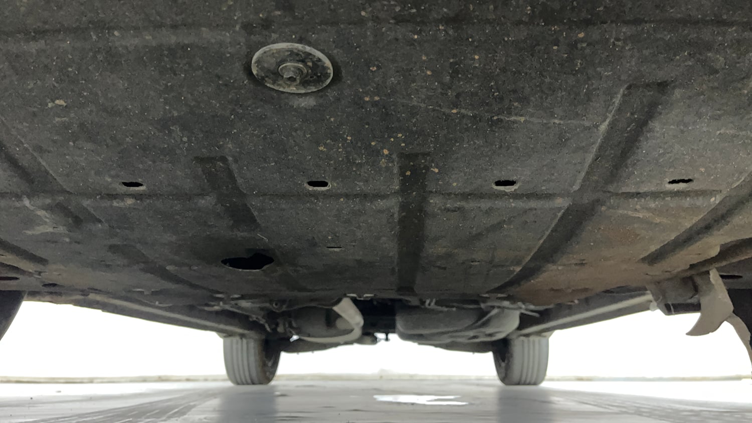 Used 2022 Mahindra XUV700 AX 5 Diesel MT 7 STR Diesel Manual extra FRONT LEFT UNDERBODY VIEW