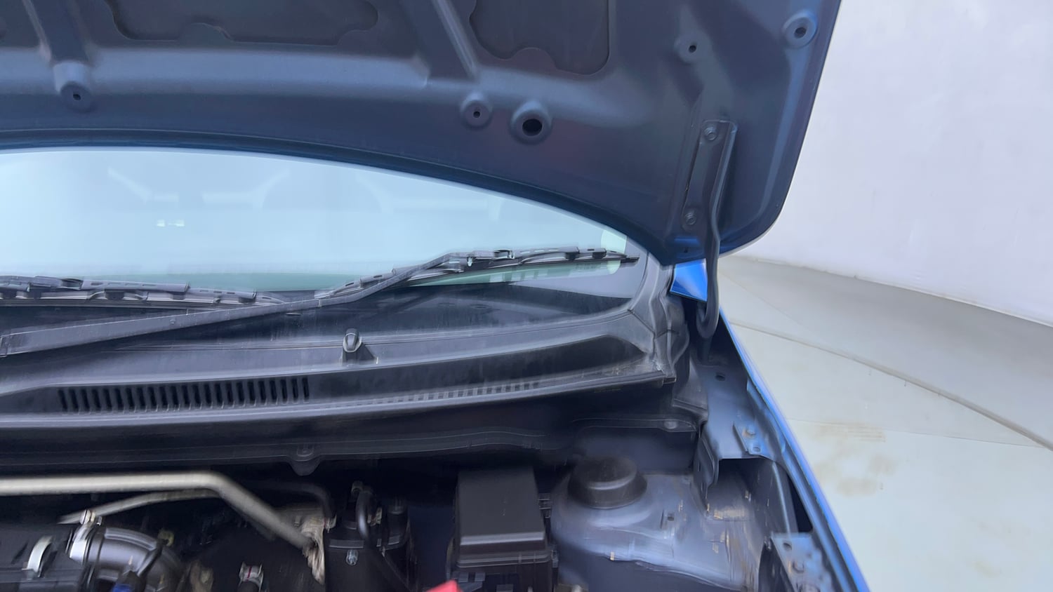 Used 2016 Maruti Suzuki Celerio ZXi AMT Petrol Automatic engine ENGINE LEFT SIDE HINGE & APRON VIEW