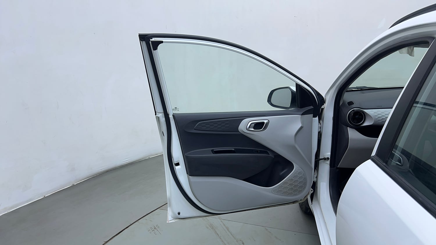 Used 2022 Hyundai Grand i10 Nios Sportz 1.2 Kappa VTVT CNG Cng Manual interior LEFT FRONT DOOR OPEN VIEW