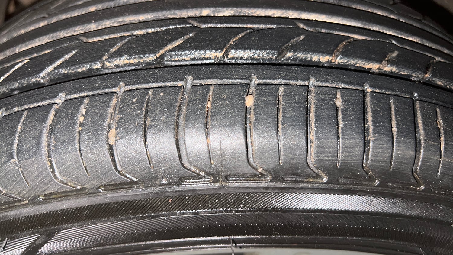 Used 2018 Tata Tiago Revotron XZ Petrol Manual tyres LEFT FRONT TYRE TREAD VIEW
