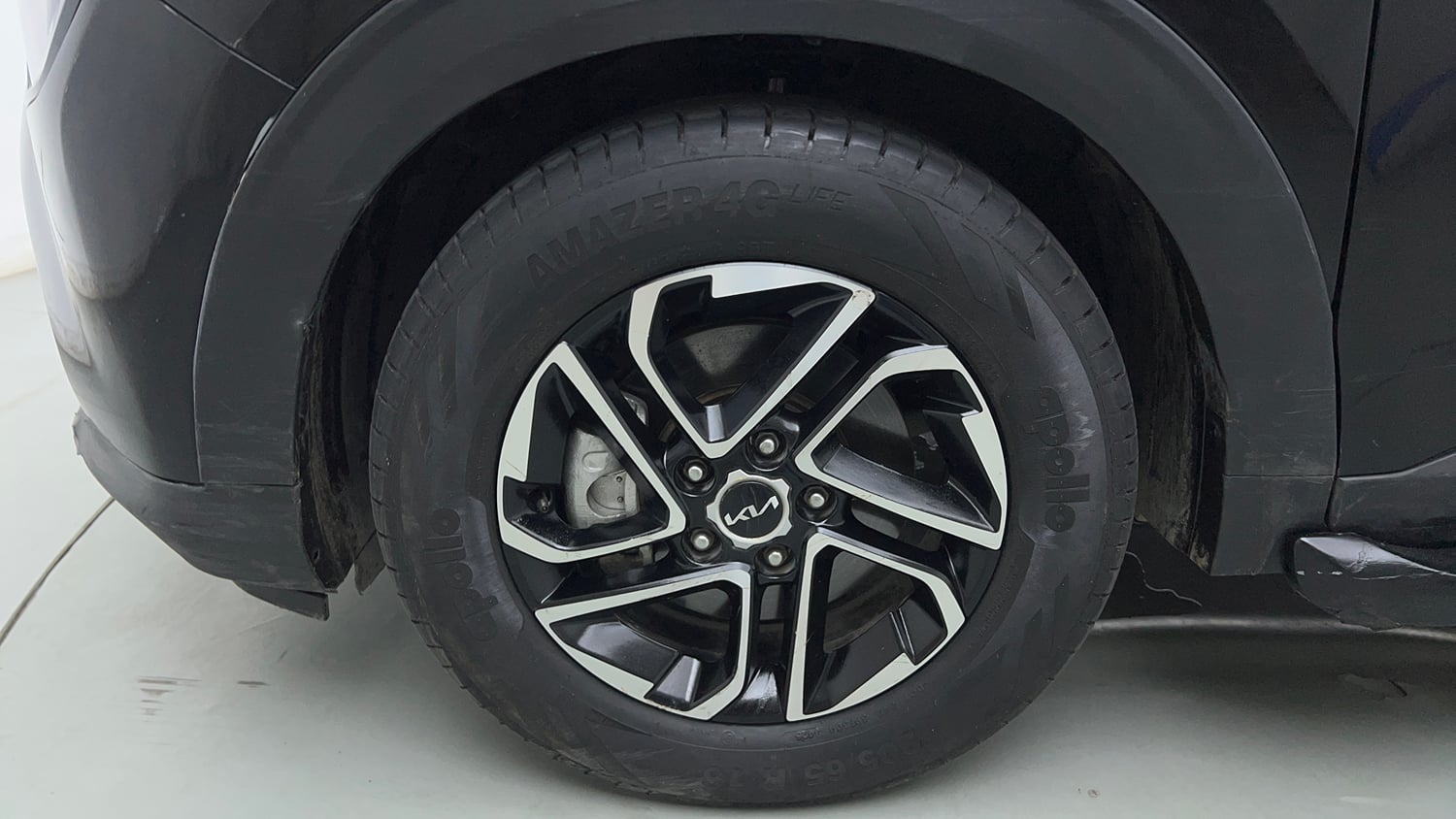 Used 2022 Kia Carens Luxury Plus 1.4 Petrol DCT 7 STR Petrol Automatic tyres LEFT FRONT TYRE RIM VIEW