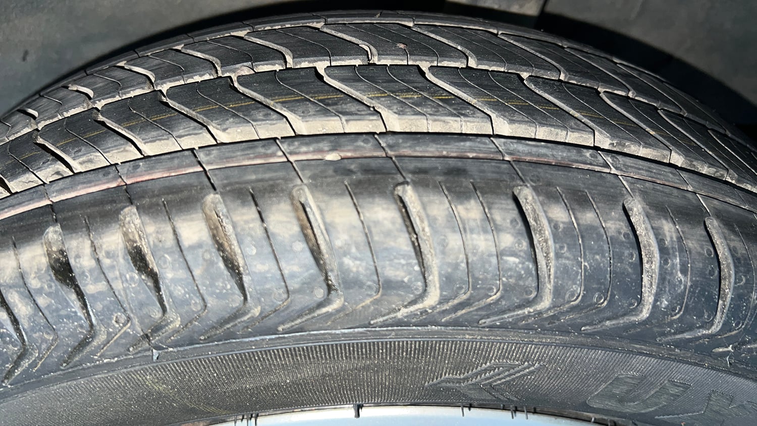 Used 2021 Renault Kwid RXT 1.0 AMT Opt Petrol Automatic tyres LEFT REAR TYRE TREAD VIEW