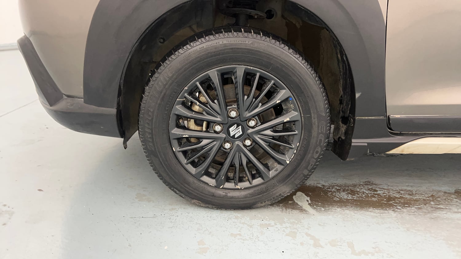 Used 2022 Maruti Suzuki XL6 Zeta MT Petrol Petrol Manual tyres LEFT FRONT TYRE RIM VIEW