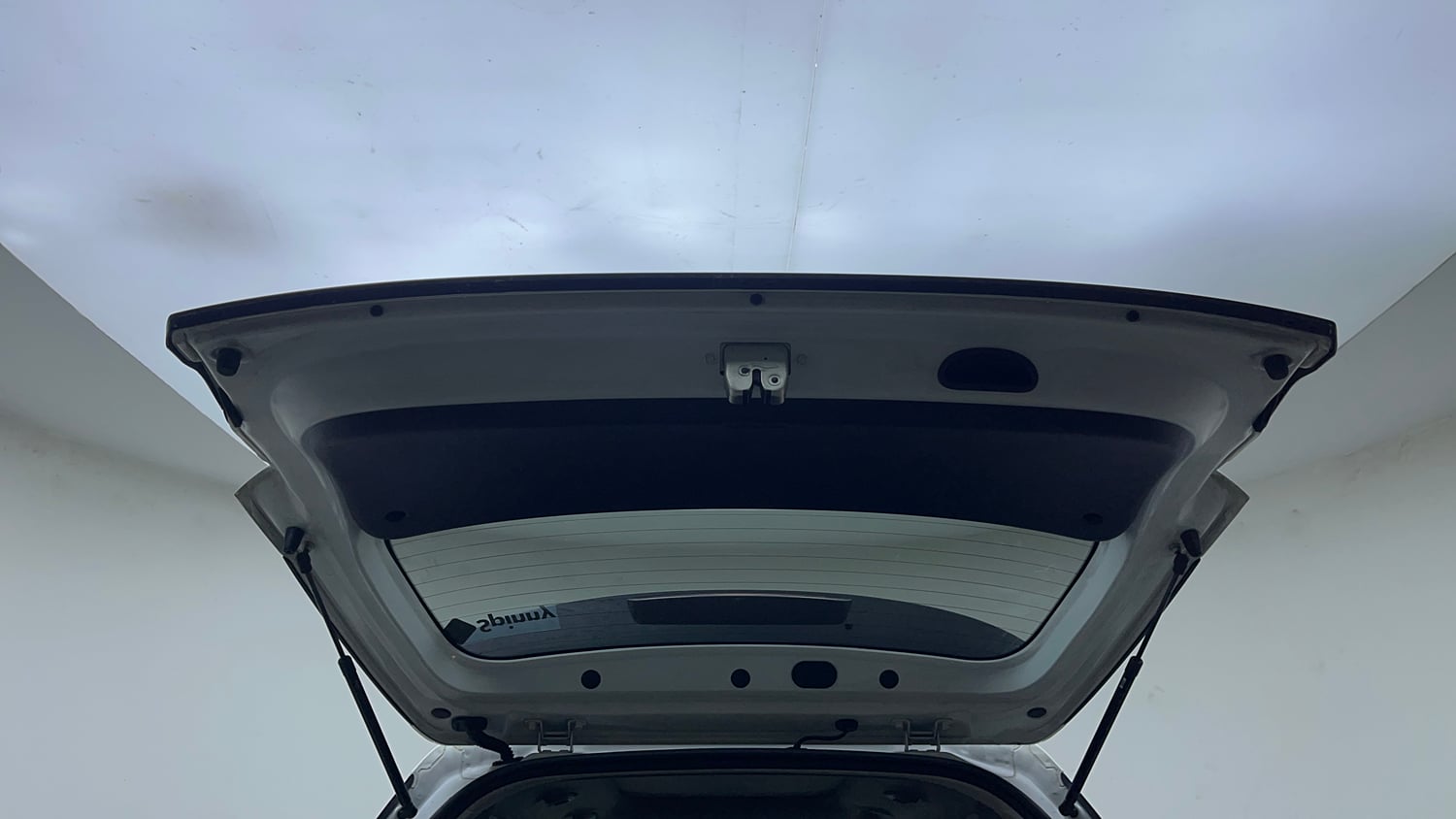 Used 2022 Hyundai Alcazar Platinum (O) 7 Seater 1.5 Diesel AT Diesel Automatic interior DICKY DOOR OPEN VIEW