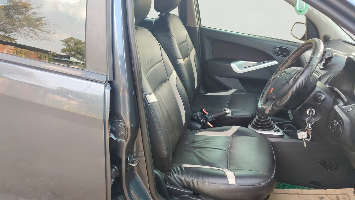Used 2012 Ford Figo Duratorq Diesel Titanium 1.4 Diesel Manual interior RIGHT SIDE FRONT DOOR CABIN VIEW