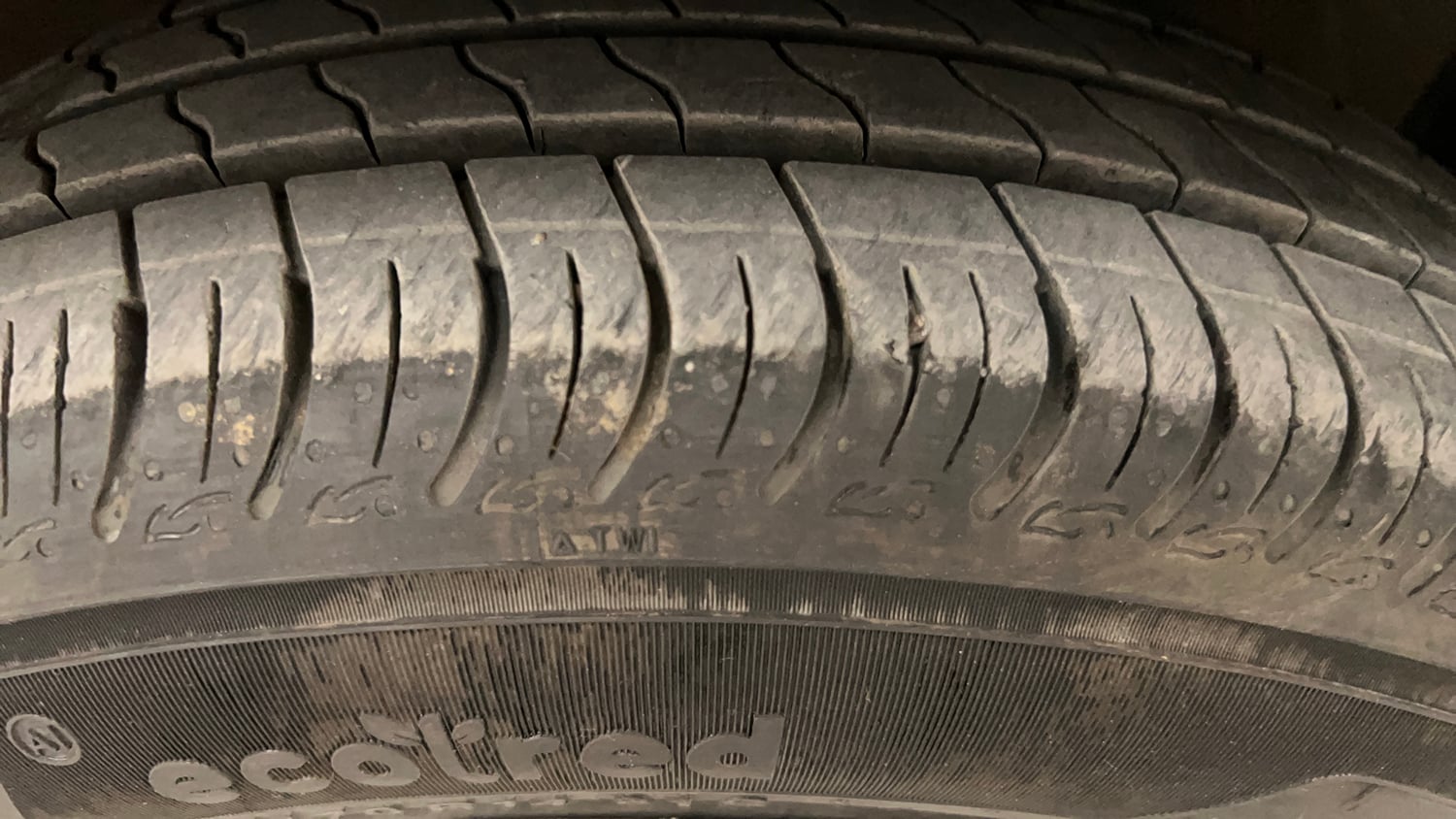 Used 2016 Maruti Suzuki Celerio VXi AMT Petrol Automatic tyres RIGHT FRONT TYRE TREAD VIEW