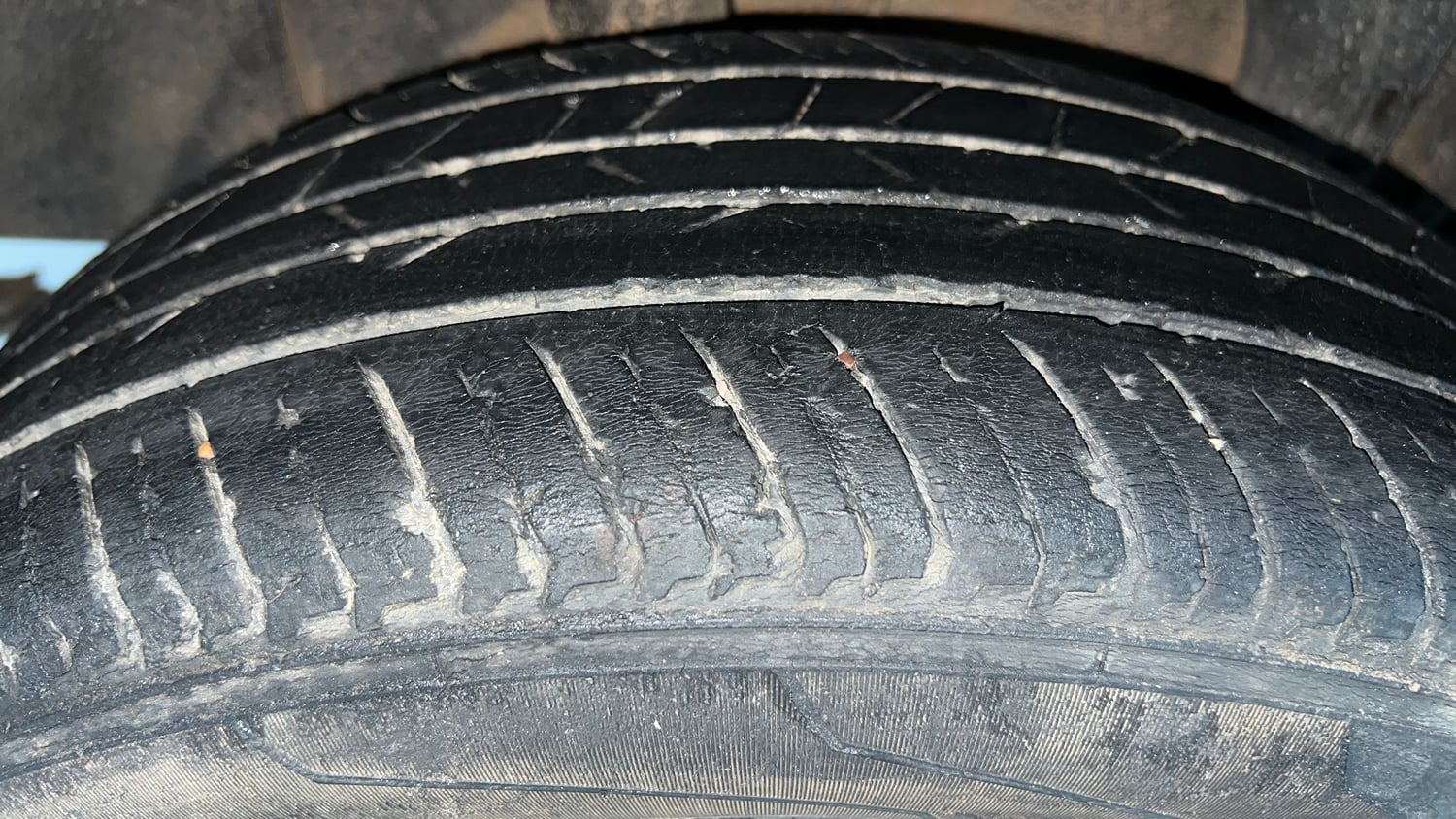 Used 2021 Renault Kiger RXZ MT Petrol Manual tyres RIGHT REAR TYRE TREAD VIEW