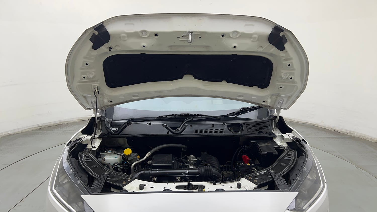 Used 2021 Nissan Magnite XE Petrol Manual engine ENGINE & BONNET OPEN FRONT VIEW