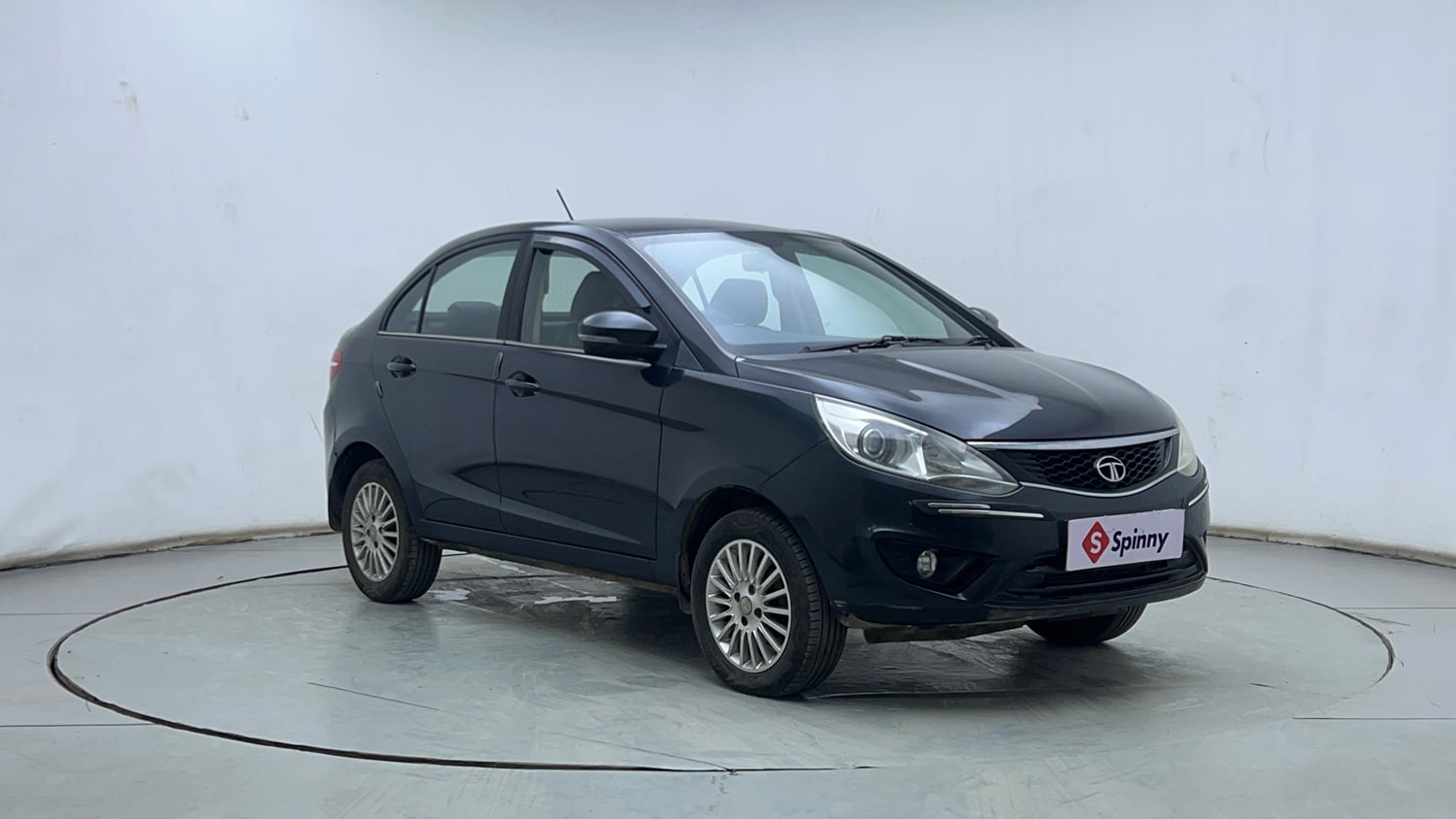 Used 2015 Tata Zest XT Petrol Petrol Manual exterior RIGHT FRONT CORNER VIEW