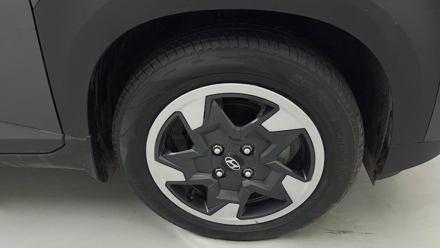 Used 2025 Hyundai Exter S Plus 1.2 AMT Petrol Automatic tyres RIGHT FRONT TYRE RIM VIEW
