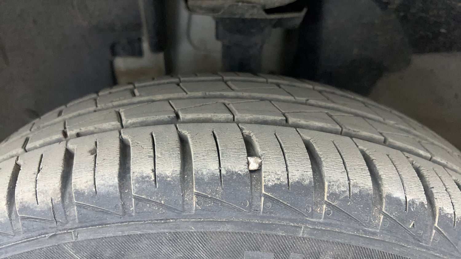 Used 2023 Renault Kwid CLIMBER Petrol Manual tyres LEFT FRONT TYRE TREAD VIEW