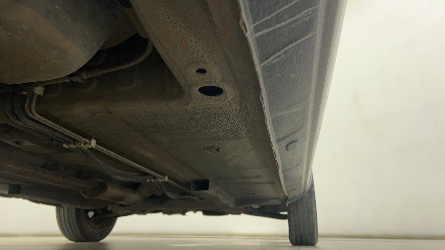 Used 2016 Renault Kwid RXL Petrol Manual extra REAR RIGHT UNDERBODY VIEW
