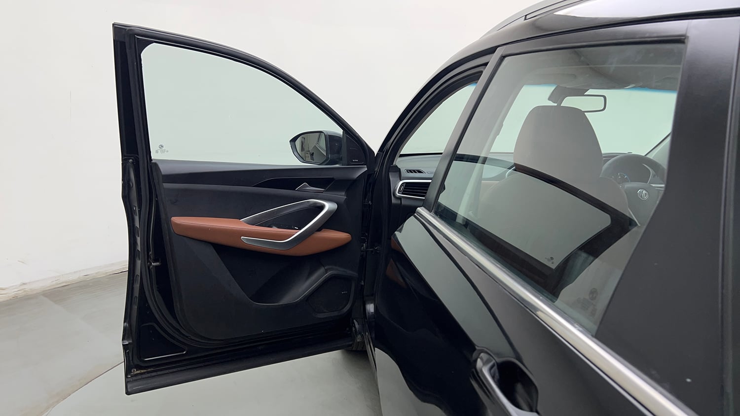 Used 2020 MG Motors Hector Plus Sharp 1.5 DCT Petrol Petrol Automatic interior LEFT FRONT DOOR OPEN VIEW