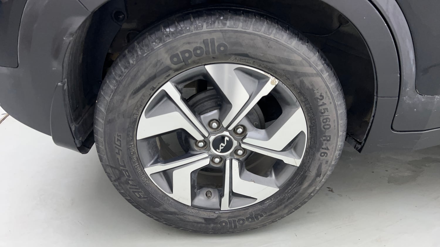 Used 2022 Kia Sonet HTX 1.5 AT Diesel Automatic tyres RIGHT REAR TYRE RIM VIEW