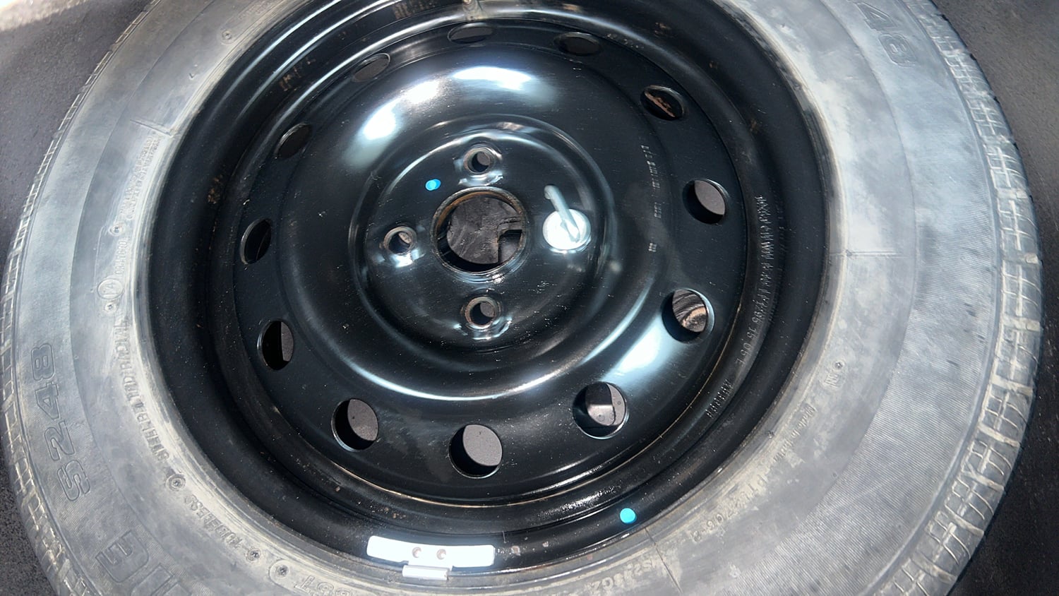 Used 2015 Maruti Suzuki Swift VXi Petrol Manual tyres SPARE TYRE VIEW