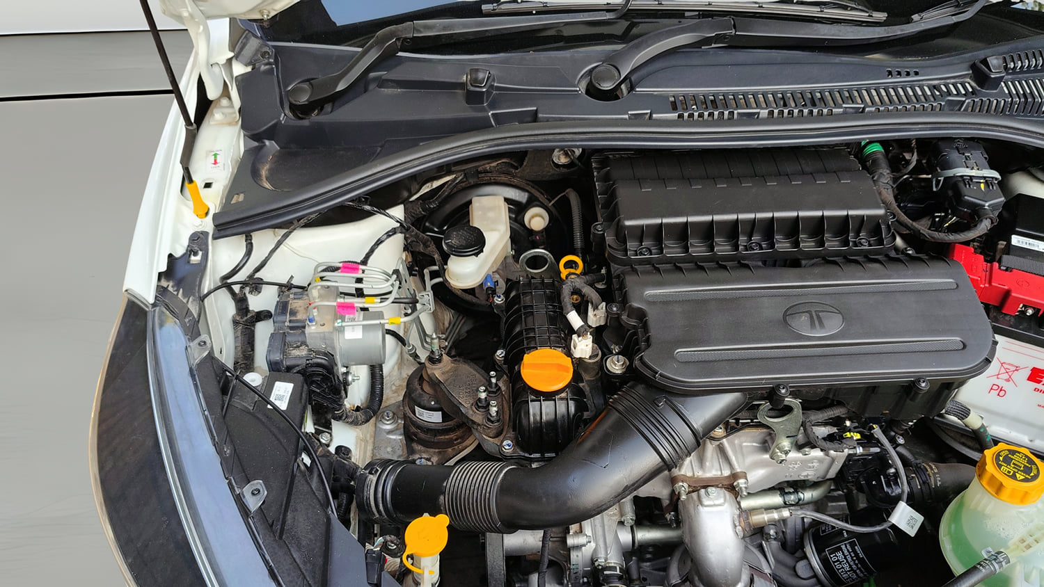 Used 2025 Tata Tiago XT Petrol Manual engine ENGINE RIGHT SIDE HINGE & APRON VIEW