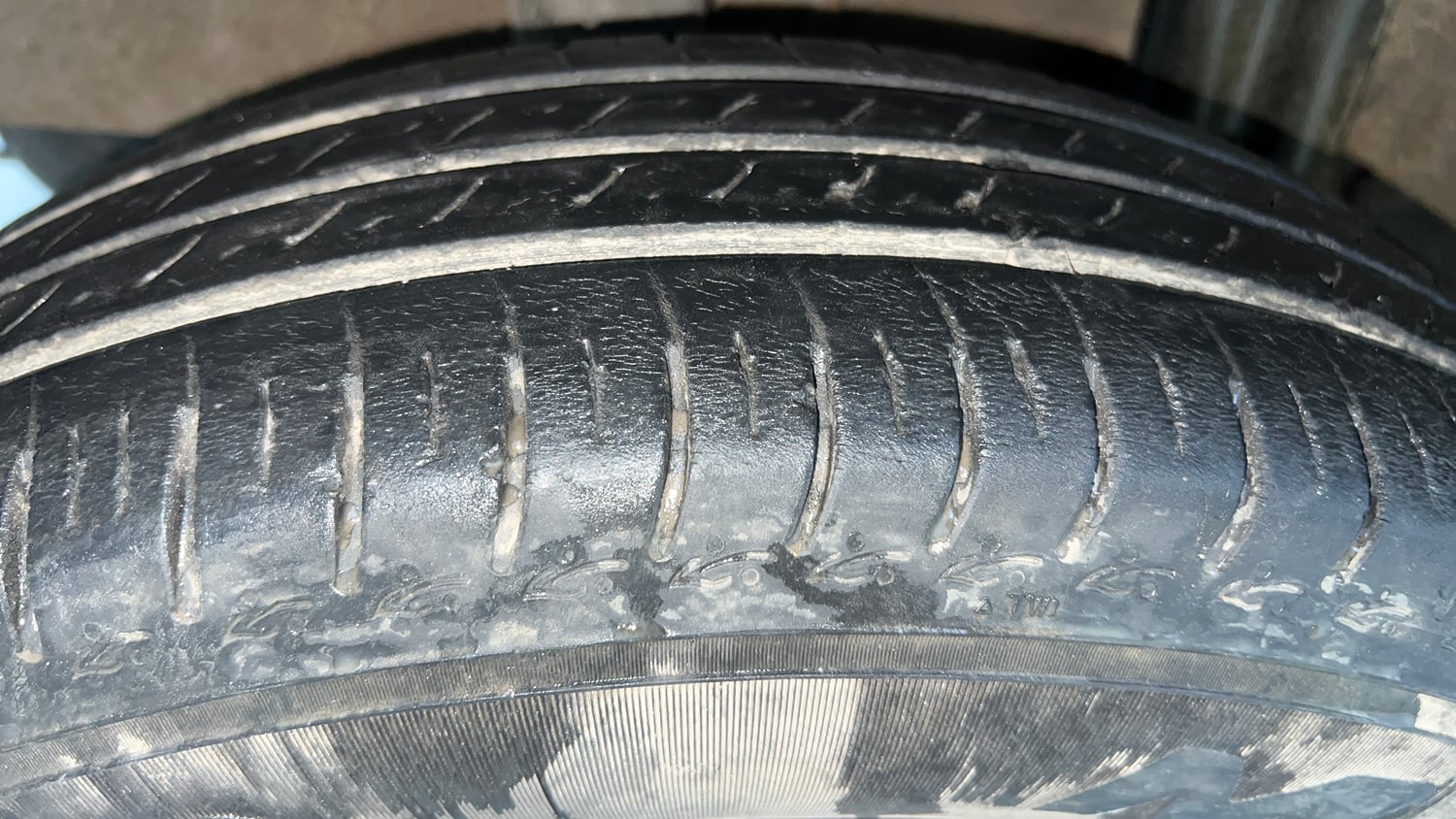 Used 2022 Renault Triber RXT Petrol Manual tyres RIGHT REAR TYRE TREAD VIEW