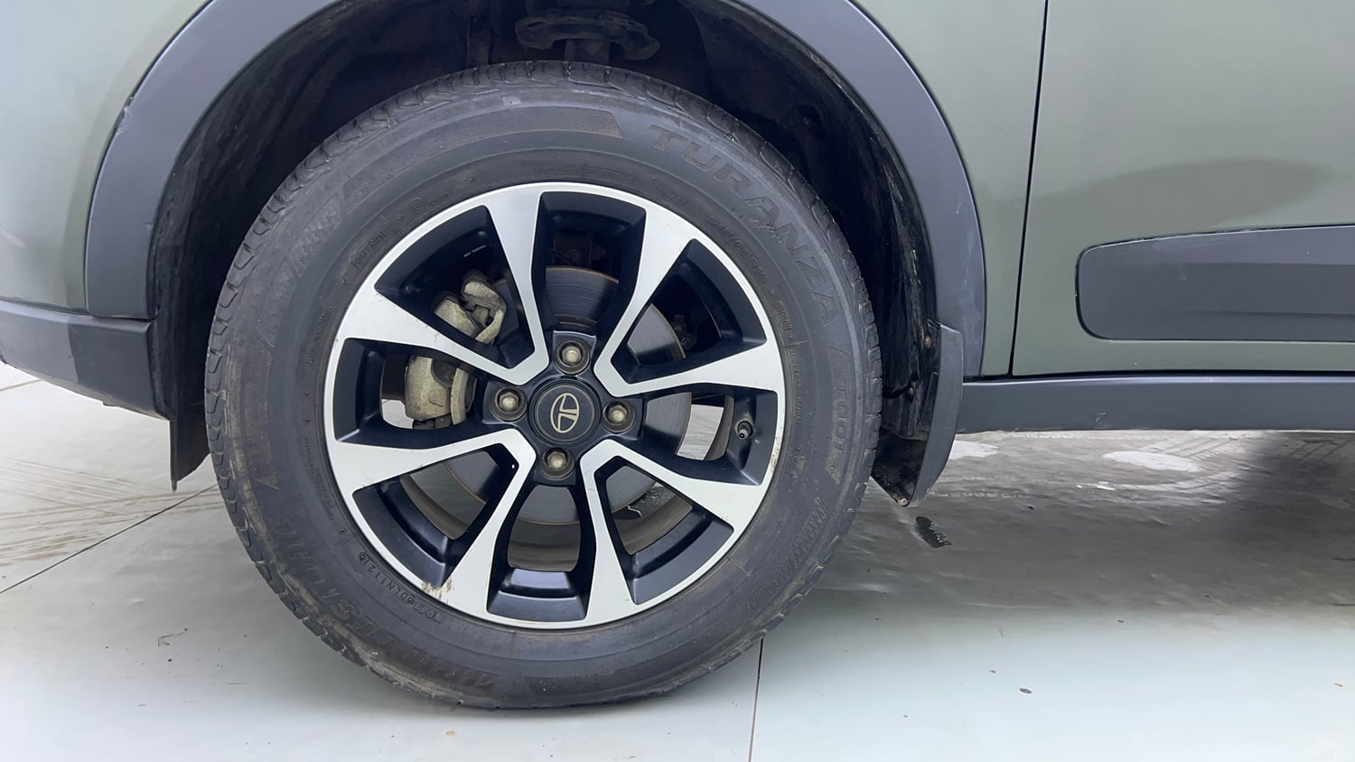 Used 2021 Tata Nexon XZ Plus Petrol Manual tyres LEFT FRONT TYRE RIM VIEW