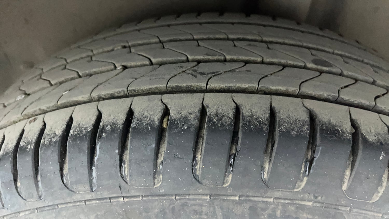 Used 2020 Volkswagen Ameo Trendline 1.5L (D) Diesel Manual tyres LEFT REAR TYRE TREAD VIEW