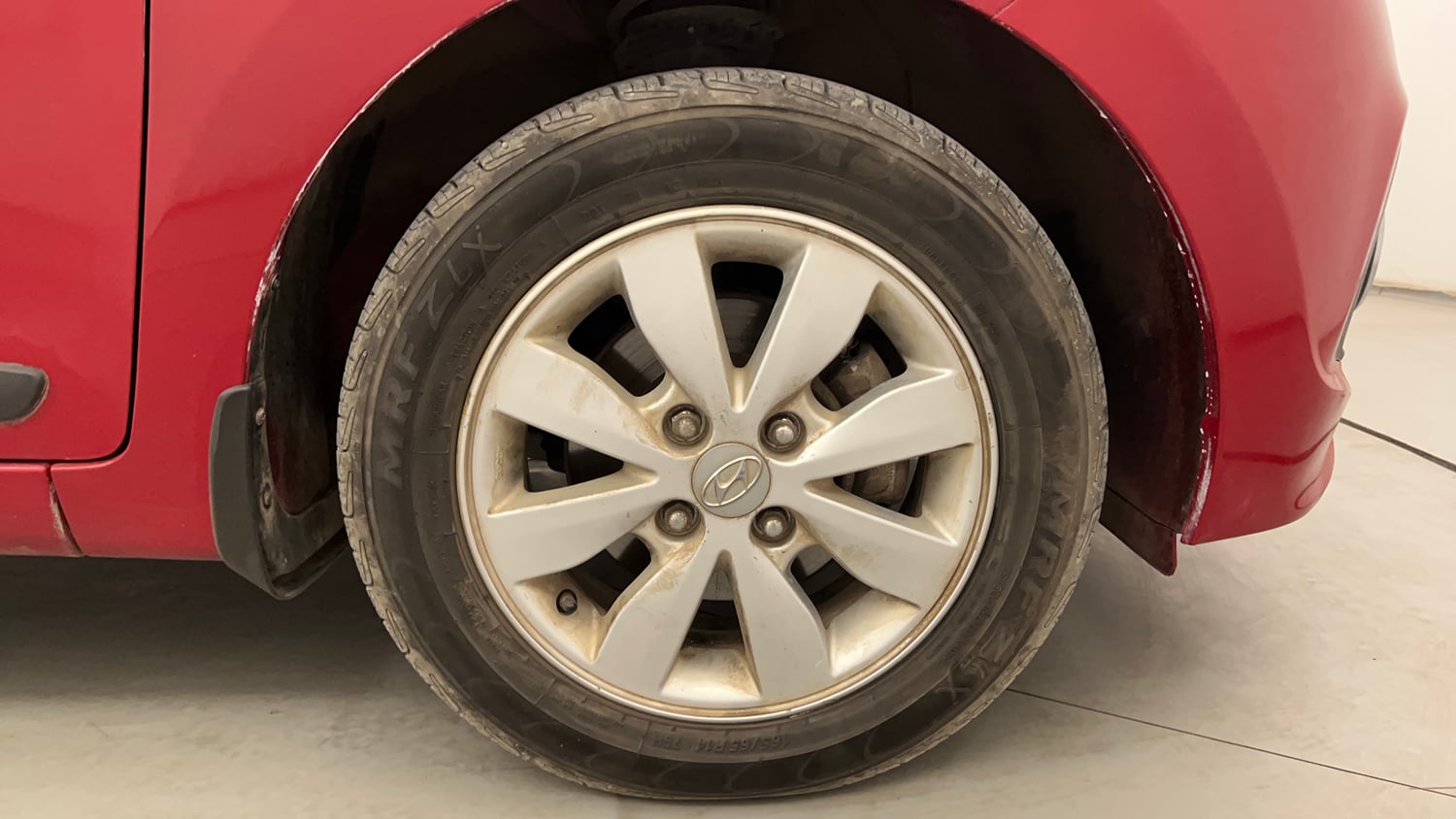 Used 2016 Hyundai Xcent SX 1.2 Petrol Manual tyres RIGHT FRONT TYRE RIM VIEW