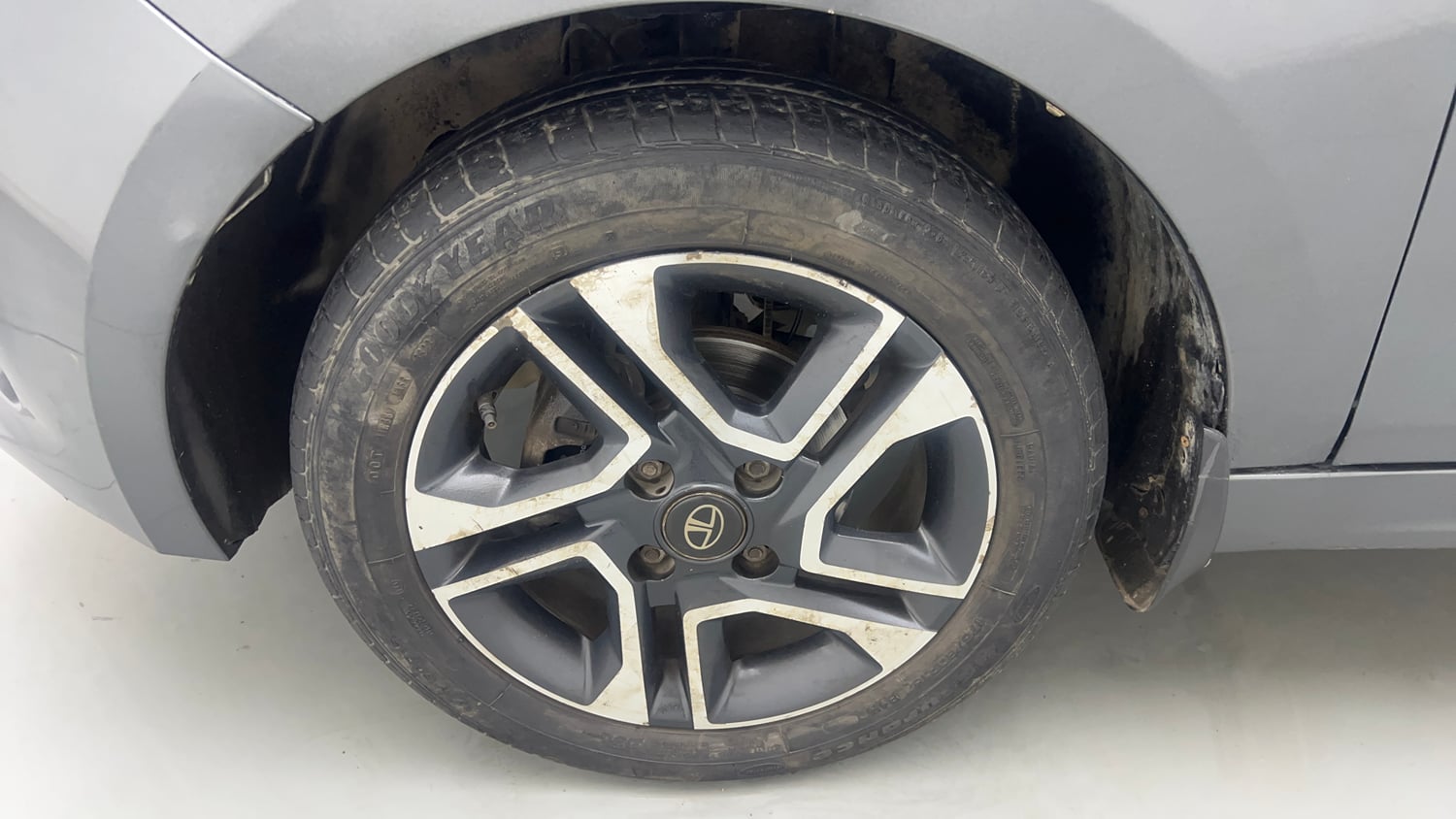 Used 2023 Tata Tiago XZA Plus Petrol Automatic tyres LEFT FRONT TYRE RIM VIEW