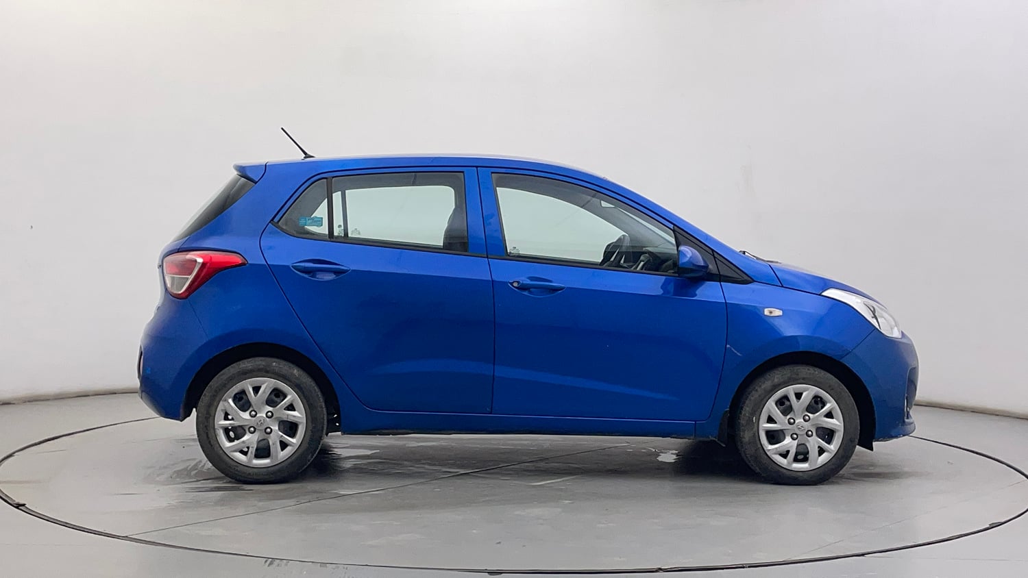 Used 2018 Hyundai Grand i10 Sportz 1.2 Kappa VTVT Petrol Manual exterior RIGHT SIDE VIEW